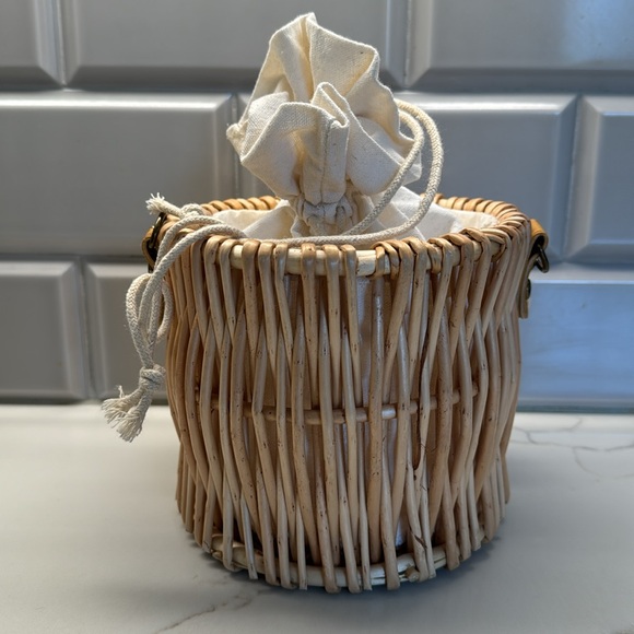 Basket Purse with Pearl Handle - Picture 5 of 9